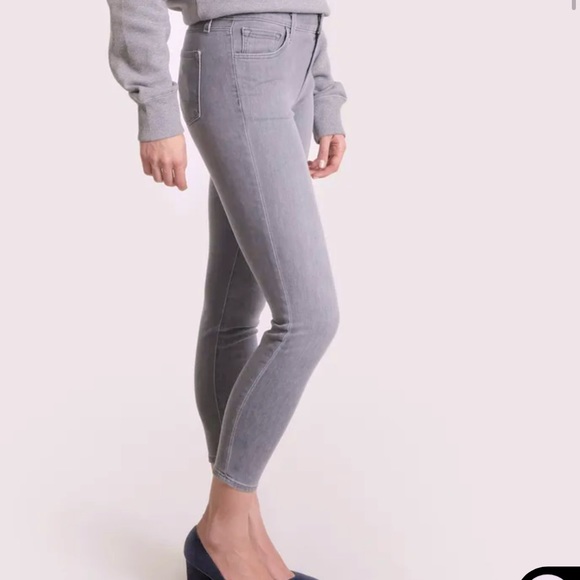 J Brand mid rise Capri jean - Picture 3 of 10